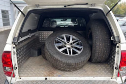 Valkoinen Toyota Hilux 2017 kuva 4.