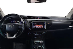 Valkoinen Toyota Hilux 2017 kuva 7.