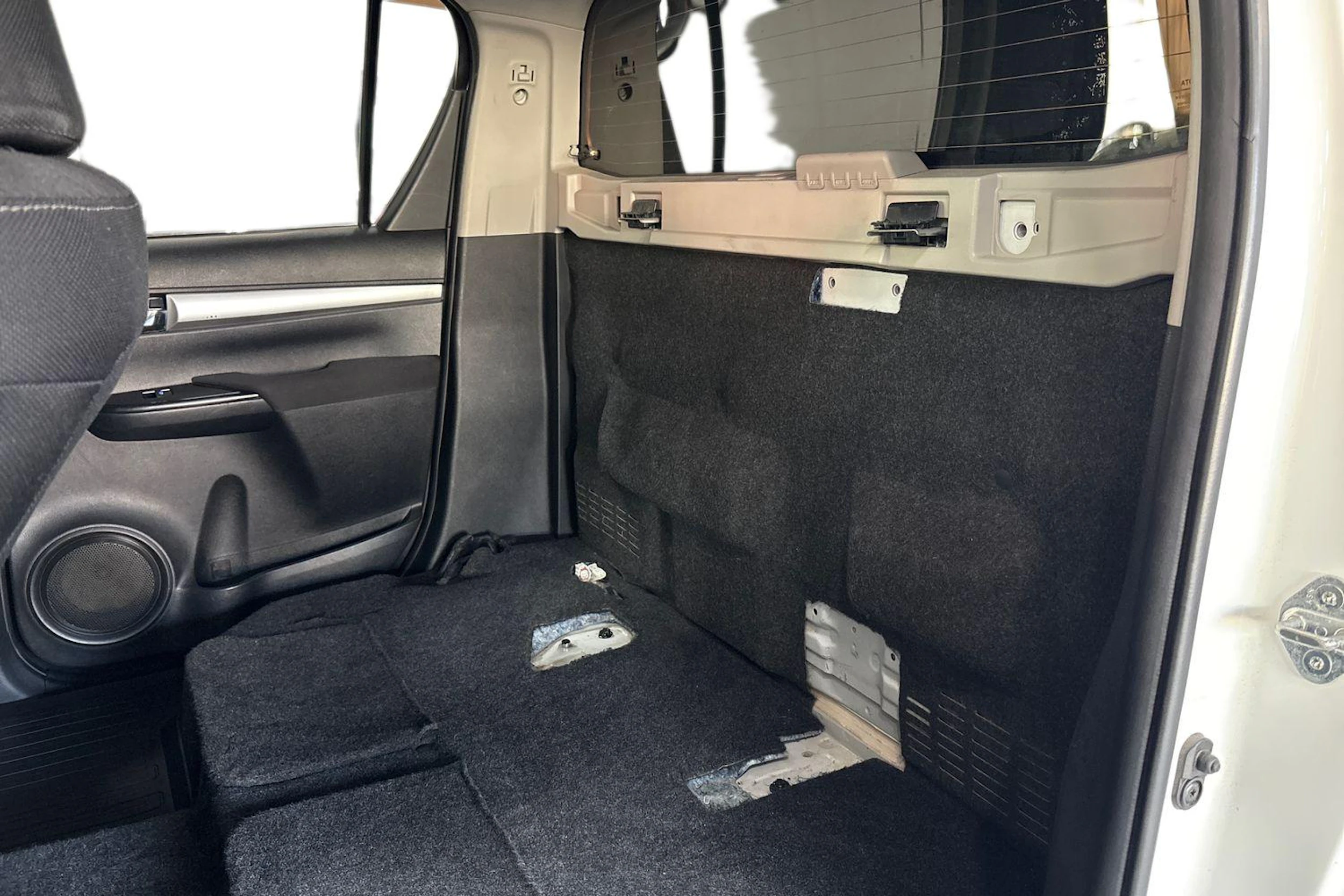 Valkoinen Toyota Hilux 2017 kuva 8.