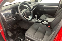 punainen Toyota Hilux 2017 kuva 7.