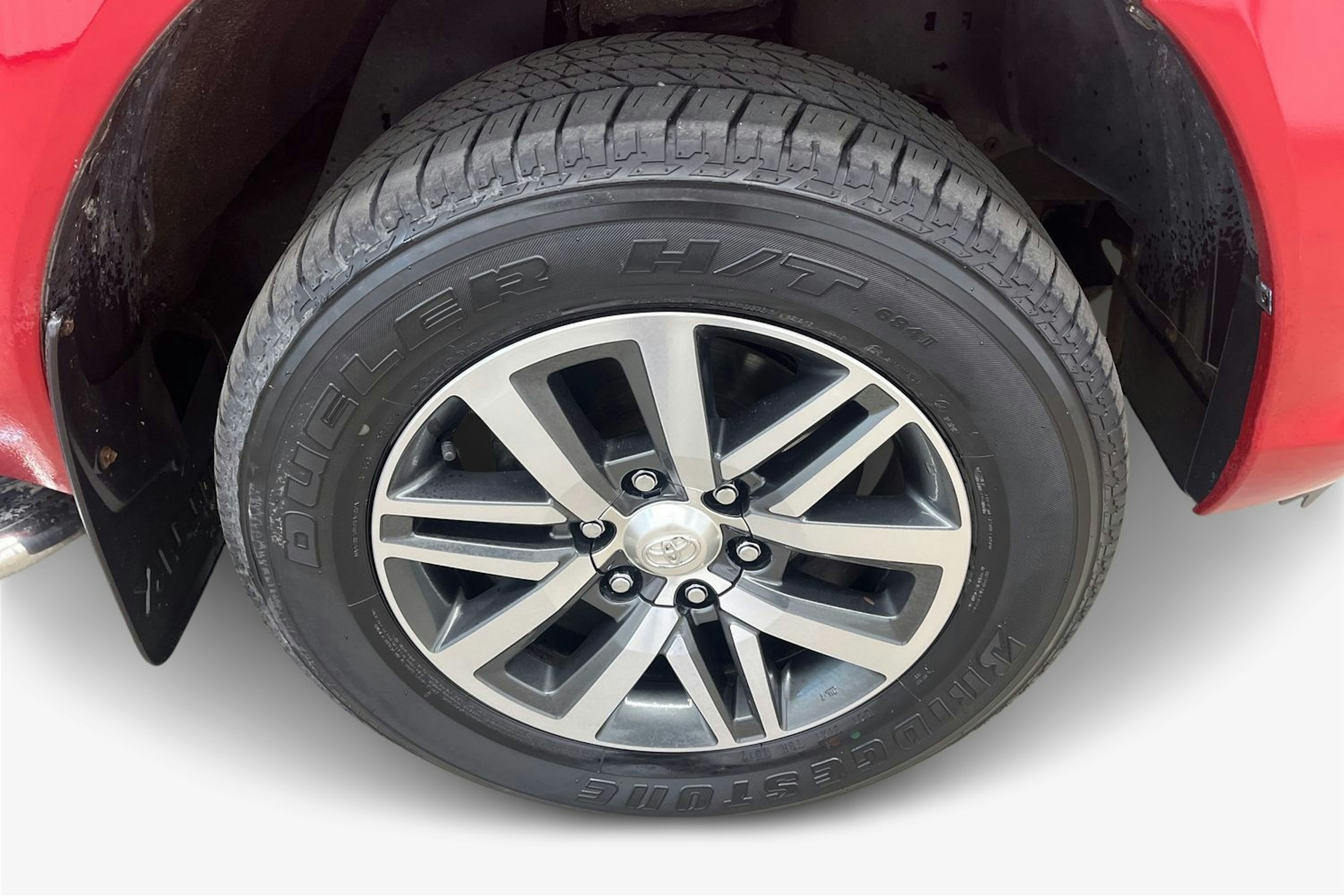 punainen Toyota Hilux 2017 kuva 11.