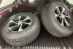 punainen Toyota Hilux 2017 kuva 15.