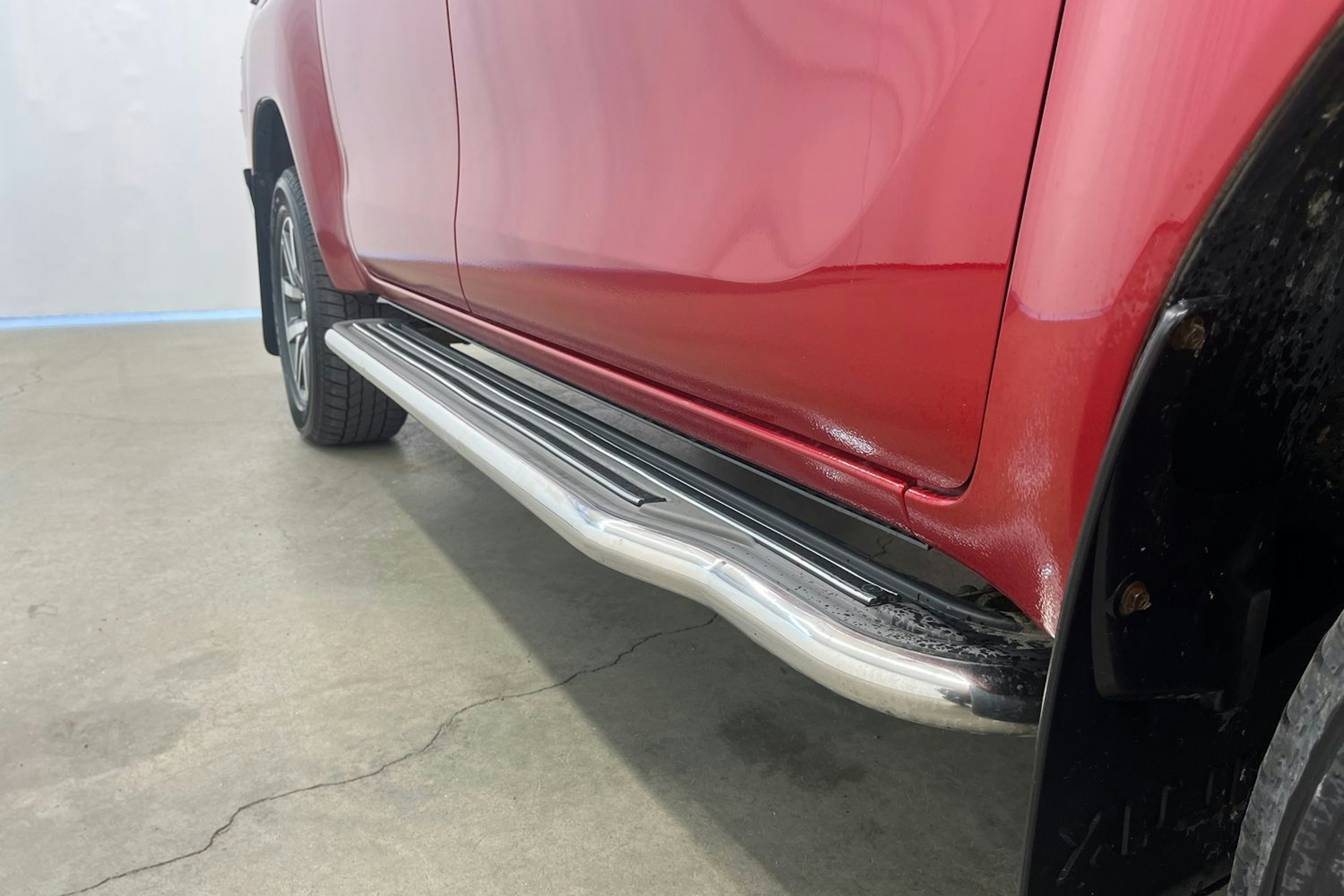 punainen Toyota Hilux 2017 kuva 17.