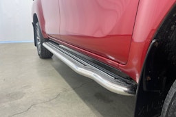 punainen Toyota Hilux 2017 kuva 17.
