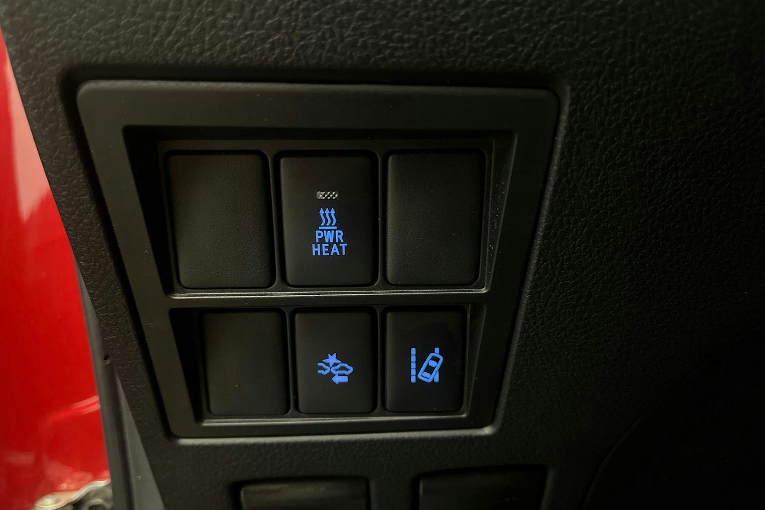punainen Toyota Hilux 2017 kuva 21.
