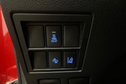 punainen Toyota Hilux 2017 kuva 21.