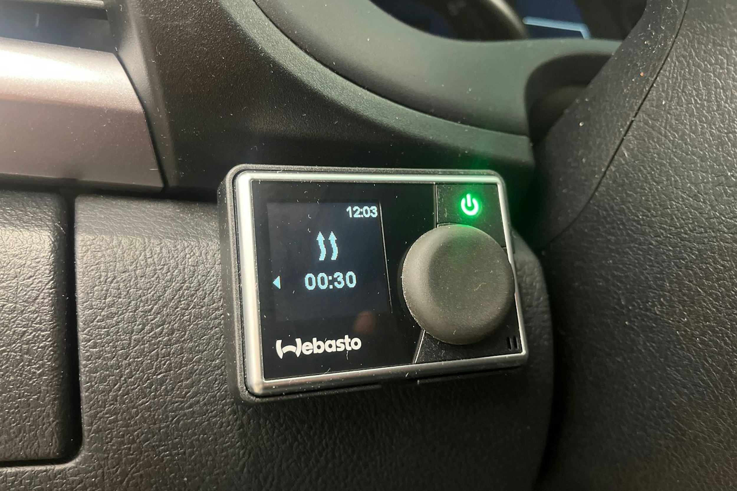punainen Toyota Hilux 2017 kuva 22.
