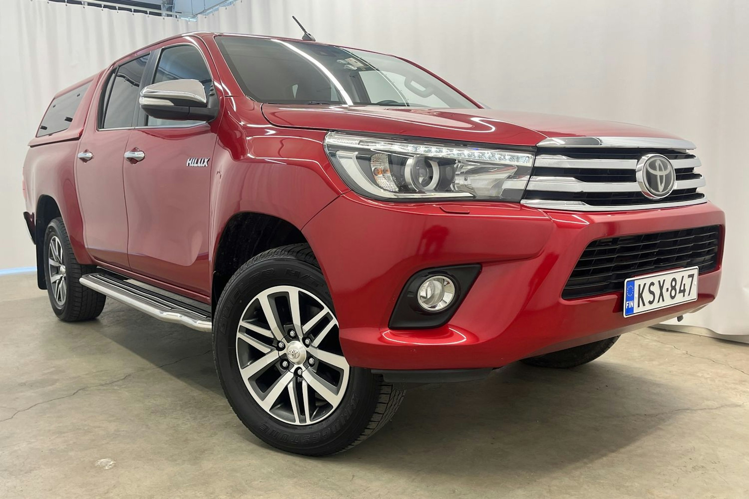 punainen Toyota Hilux 2017 kuva 35.