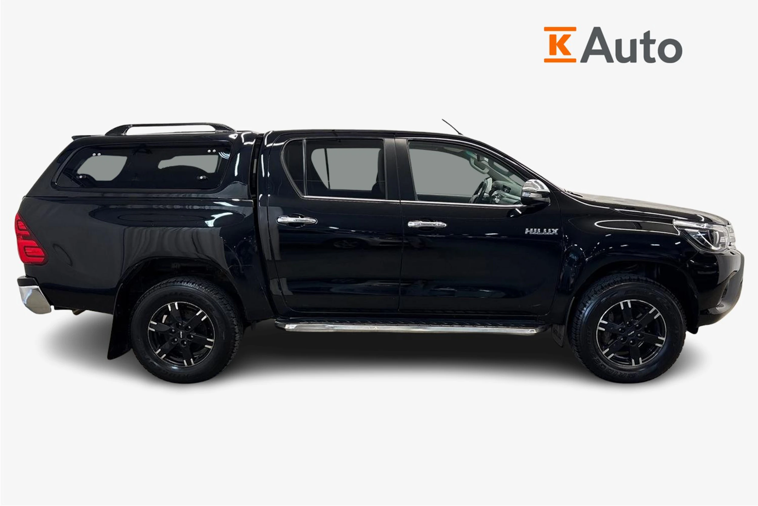 Musta Toyota Hilux 2017 kuva 7.