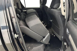Musta Toyota Hilux 2017 kuva 11.