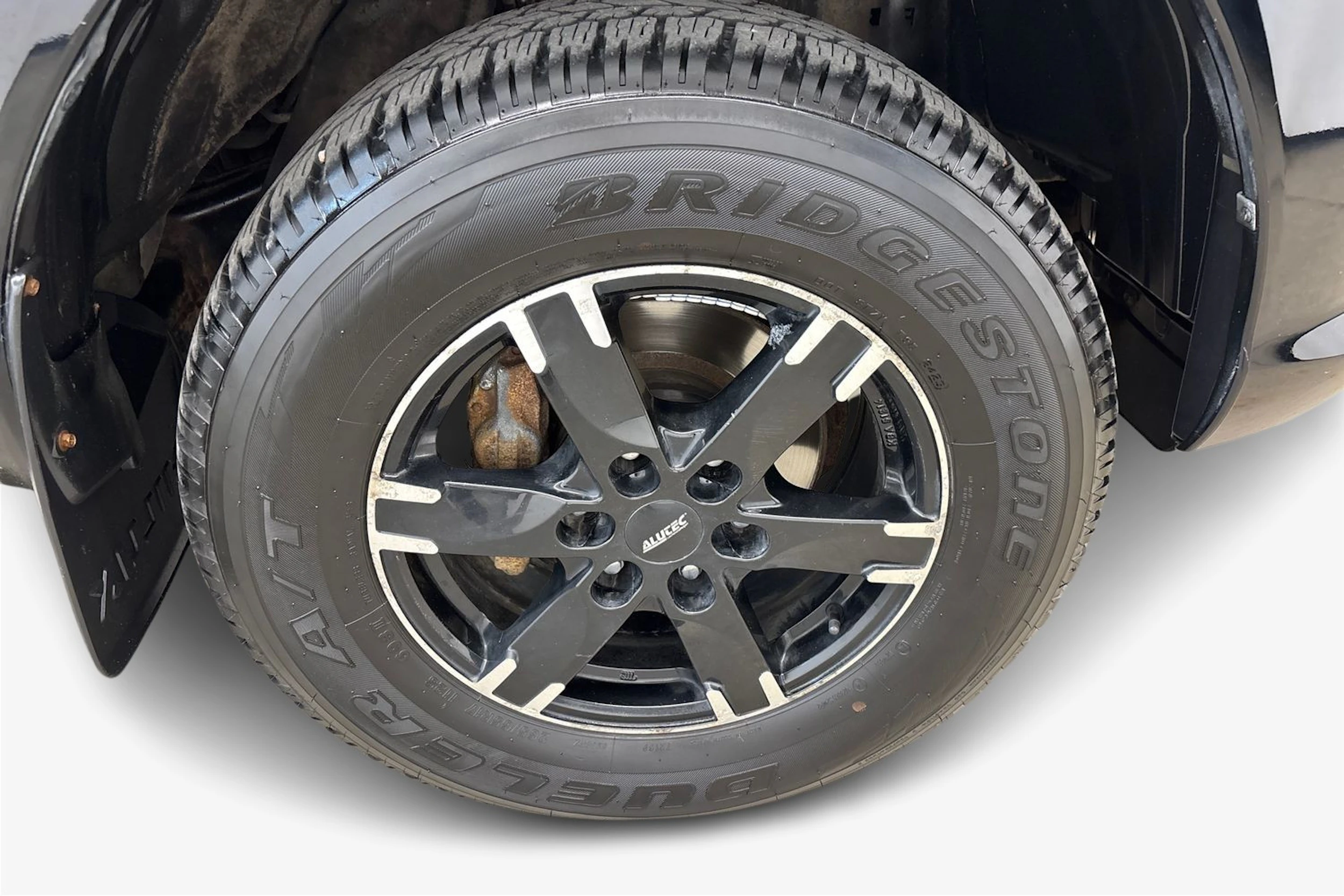 Musta Toyota Hilux 2017 kuva 12.