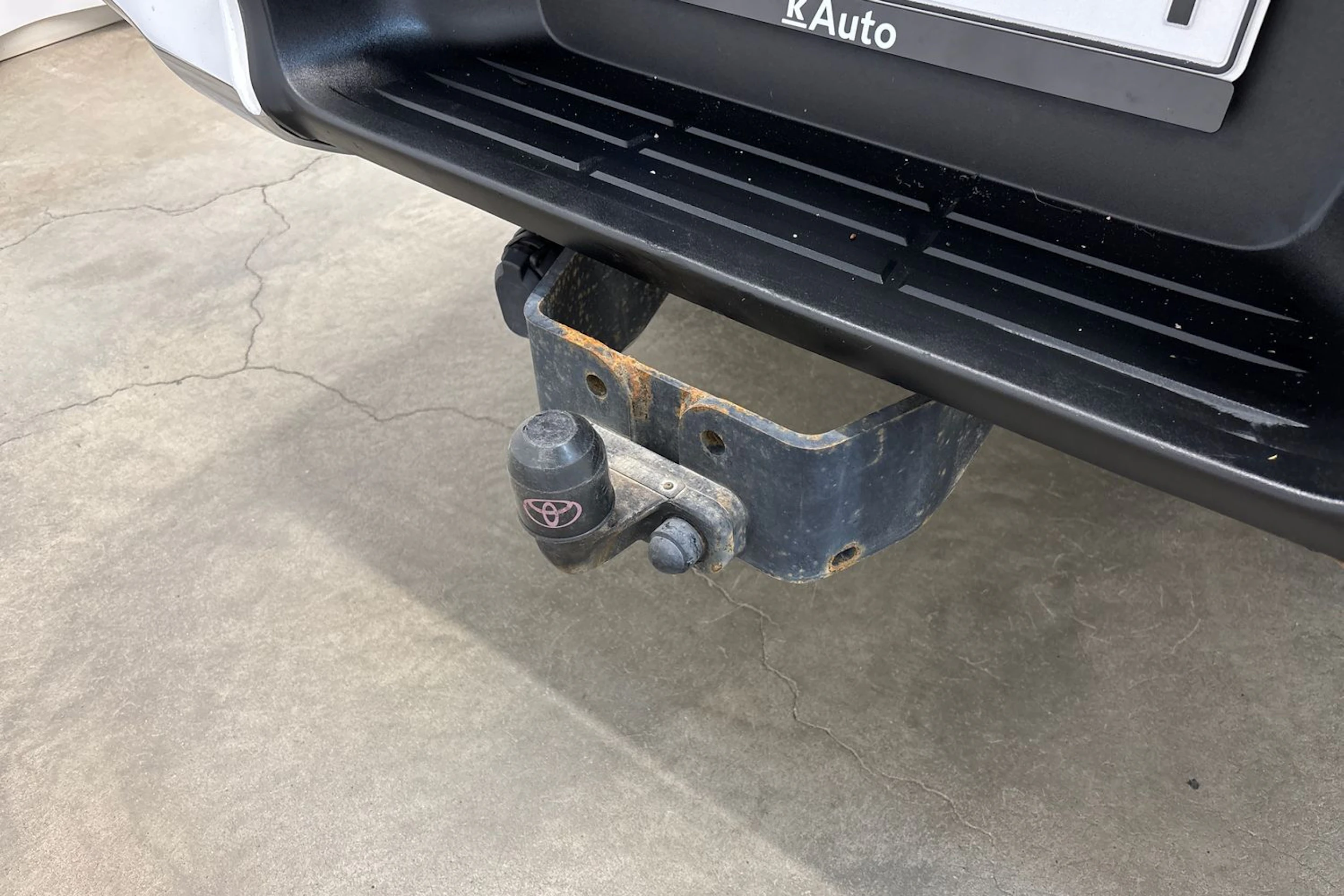 Musta Toyota Hilux 2017 kuva 16.