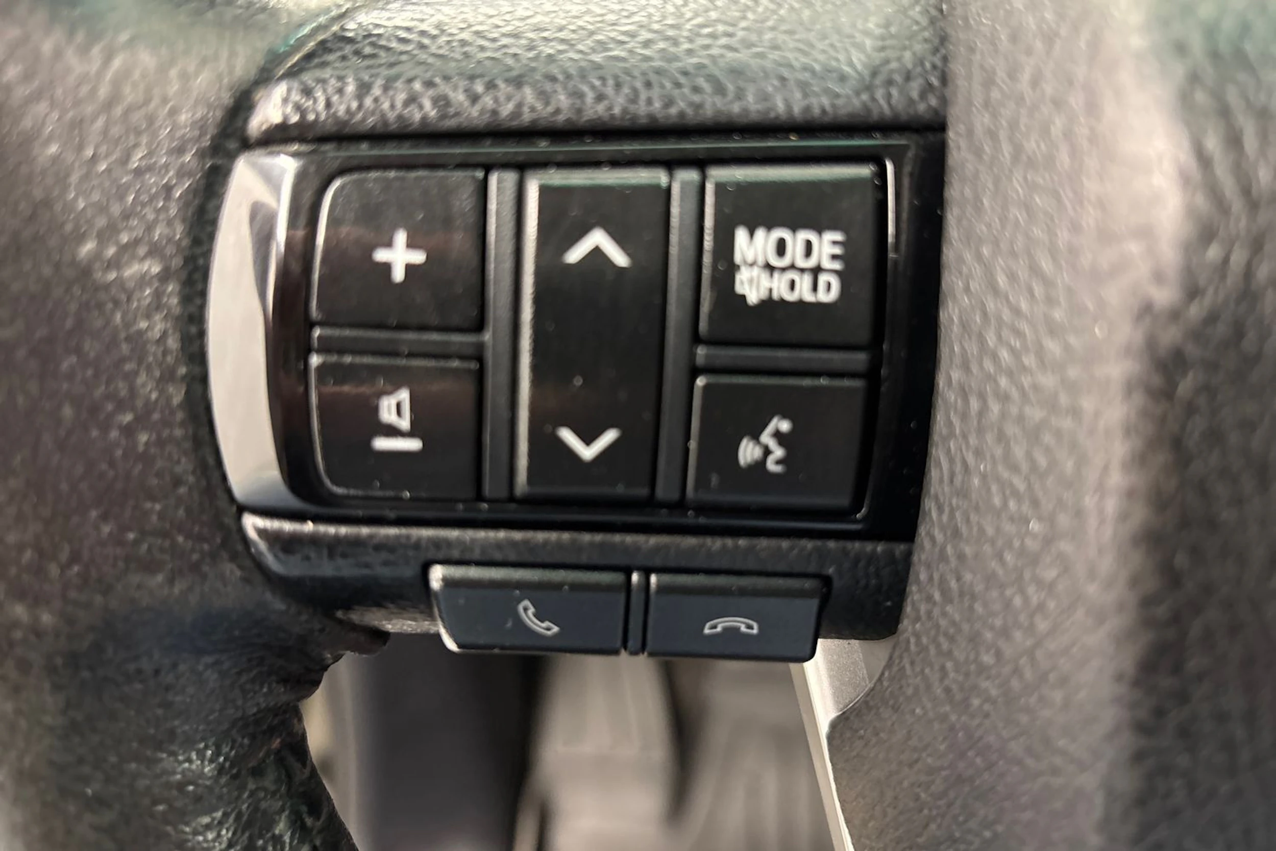 Musta Toyota Hilux 2017 kuva 19.