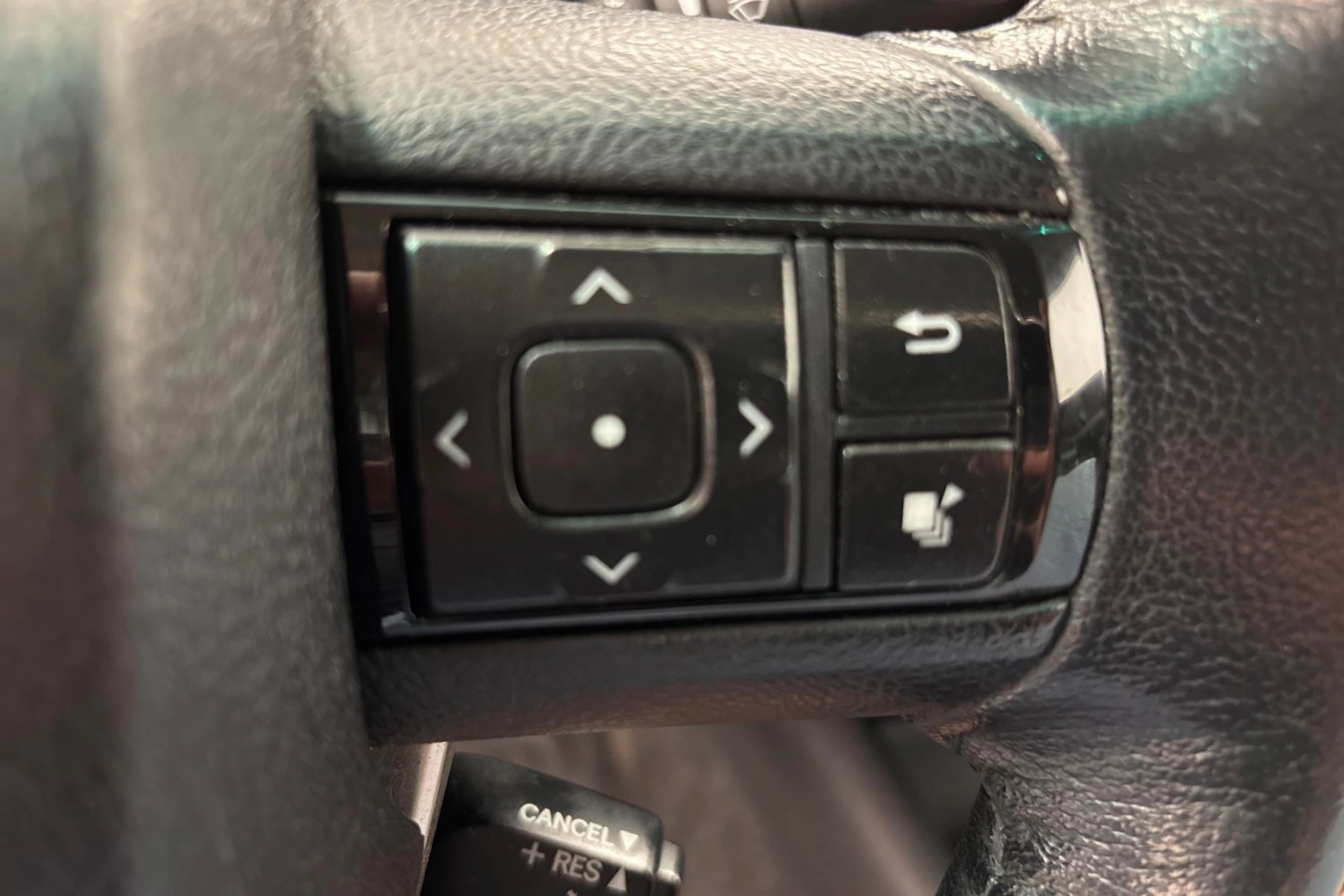 Musta Toyota Hilux 2017 kuva 20.