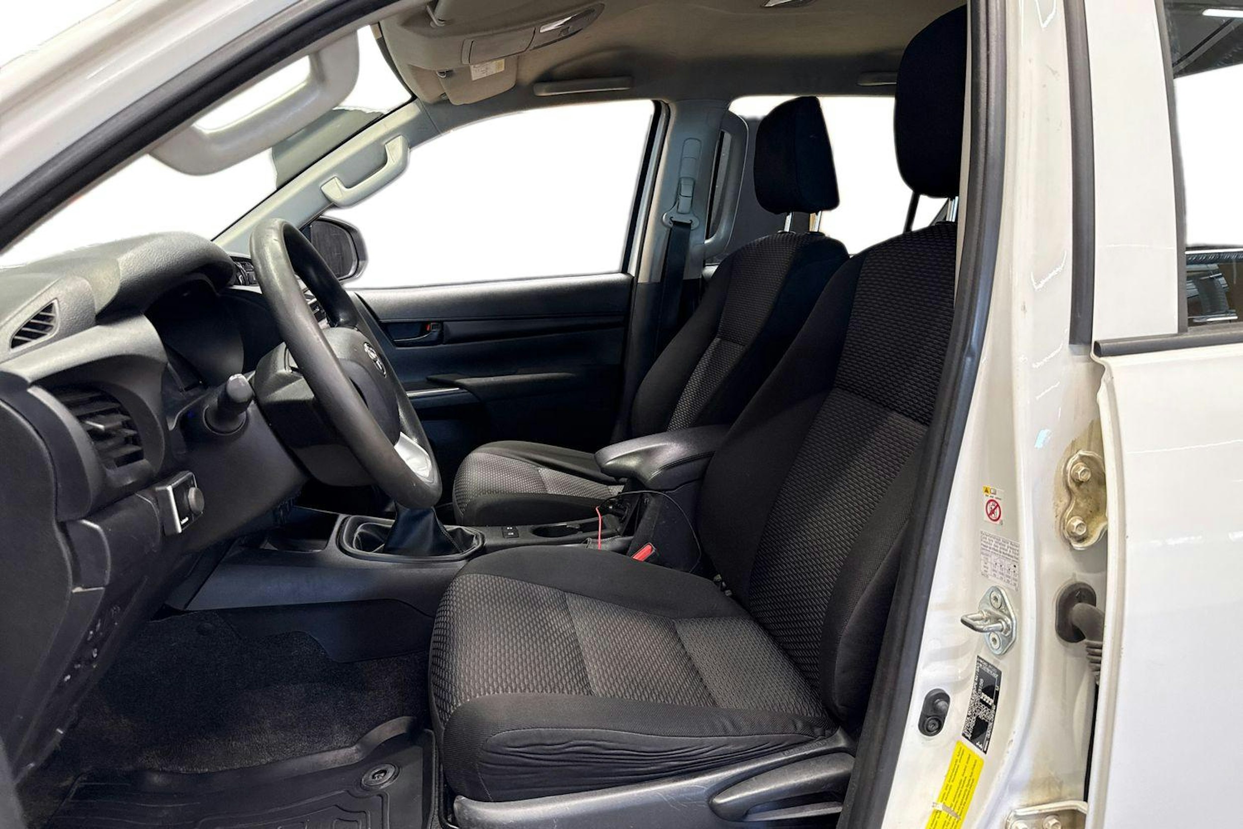 valkoinen Toyota Hilux 2017 kuva 7.