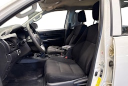valkoinen Toyota Hilux 2017 kuva 7.