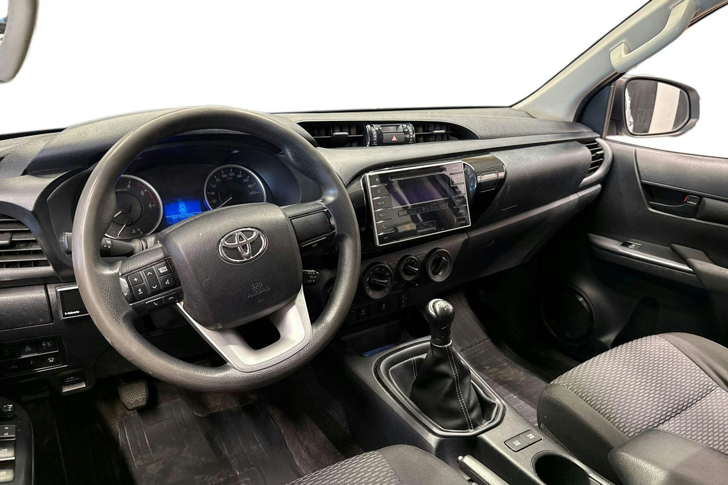 valkoinen Toyota Hilux 2017 kuva 9.