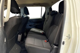 valkoinen Toyota Hilux 2017 kuva 10.