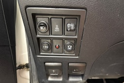 valkoinen Toyota Hilux 2017 kuva 14.