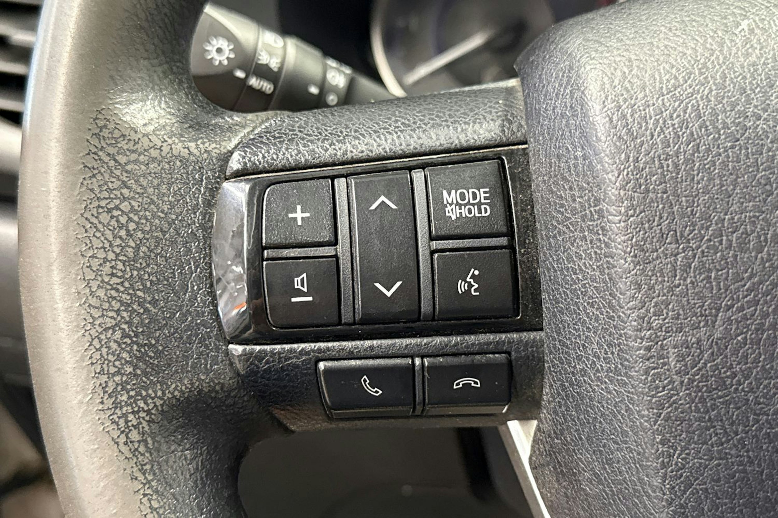 valkoinen Toyota Hilux 2017 kuva 16.