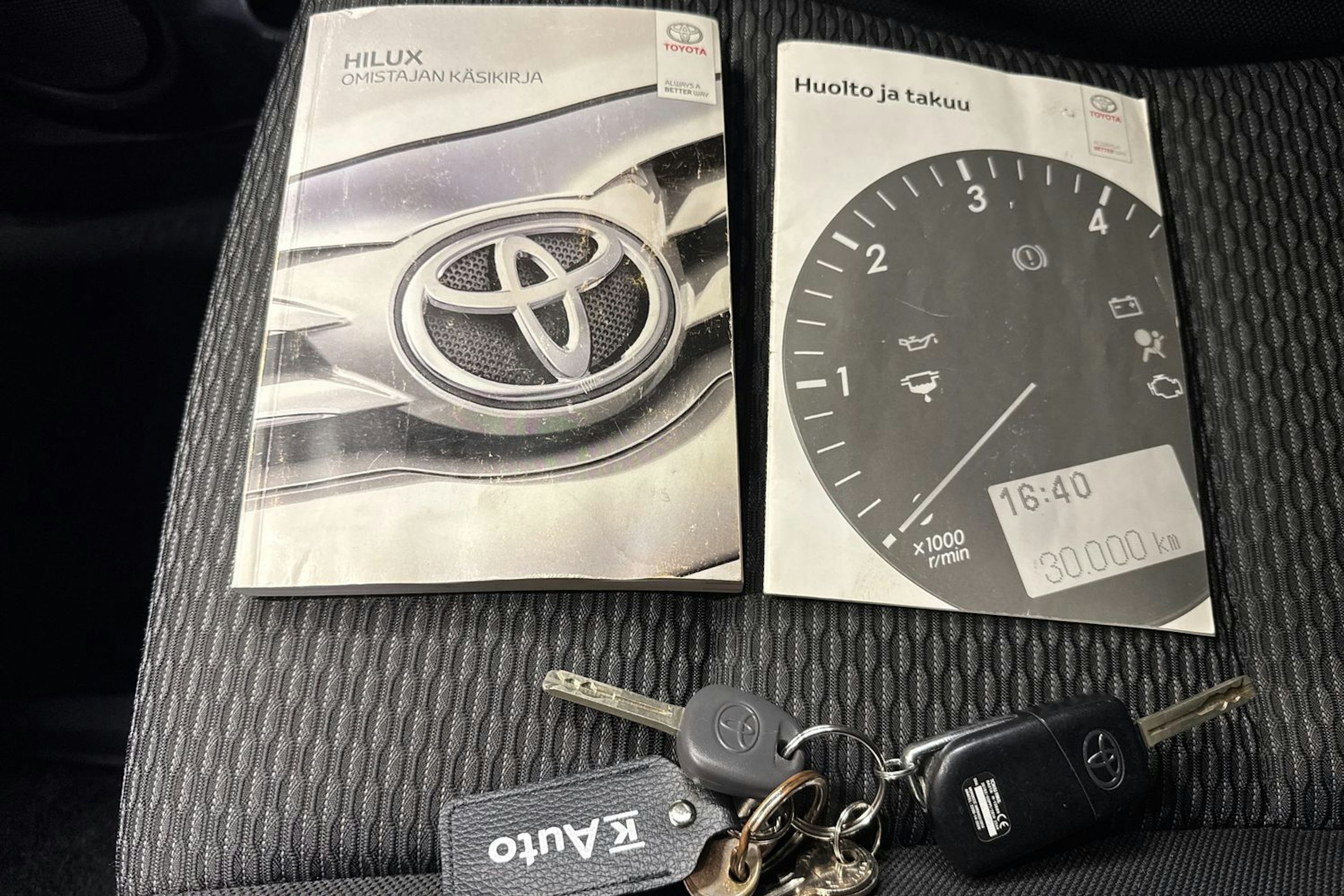 valkoinen Toyota Hilux 2017 kuva 31.