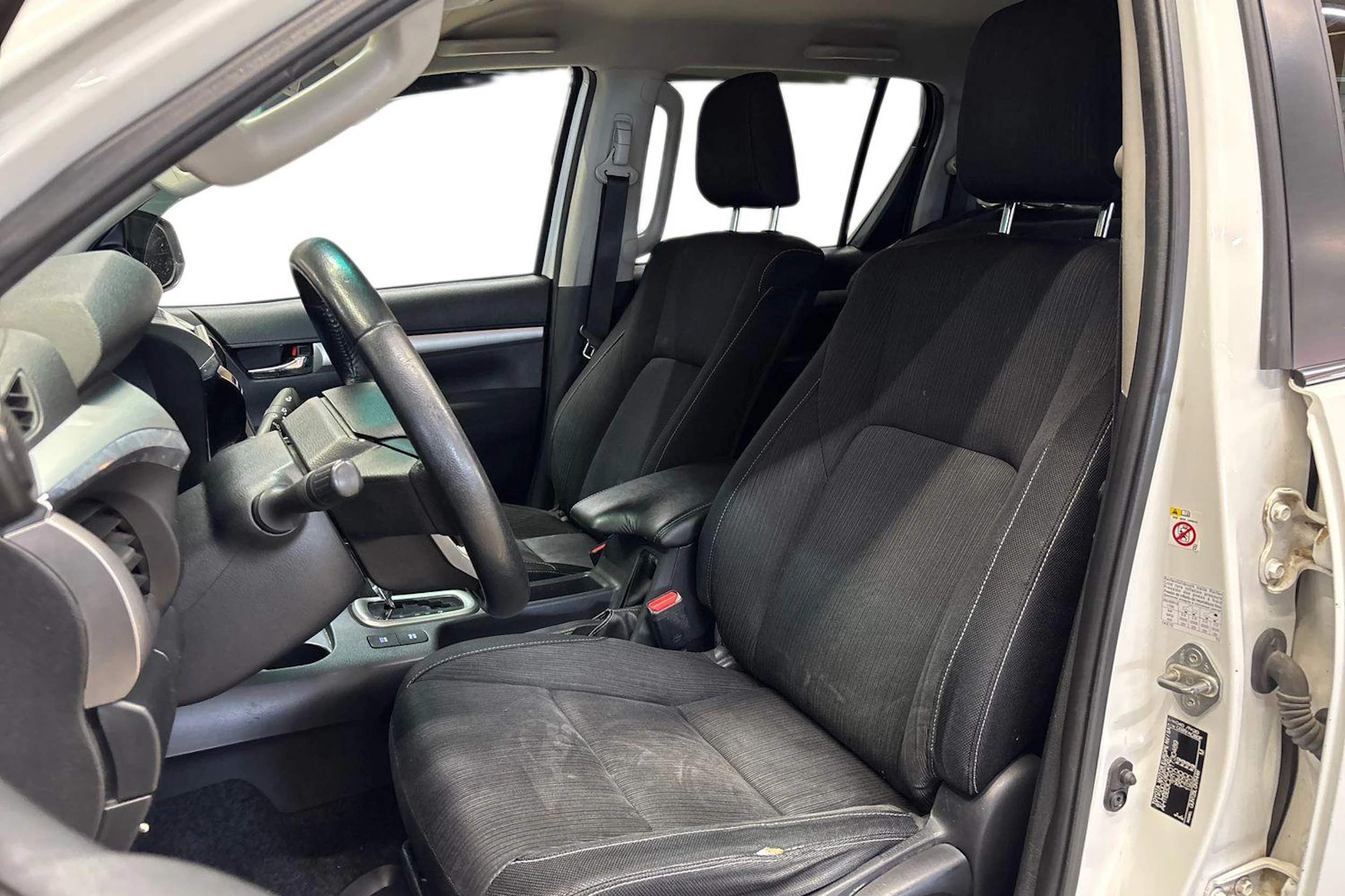valkoinen Toyota Hilux 2017 kuva 8.
