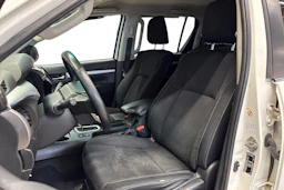 valkoinen Toyota Hilux 2017 kuva 8.