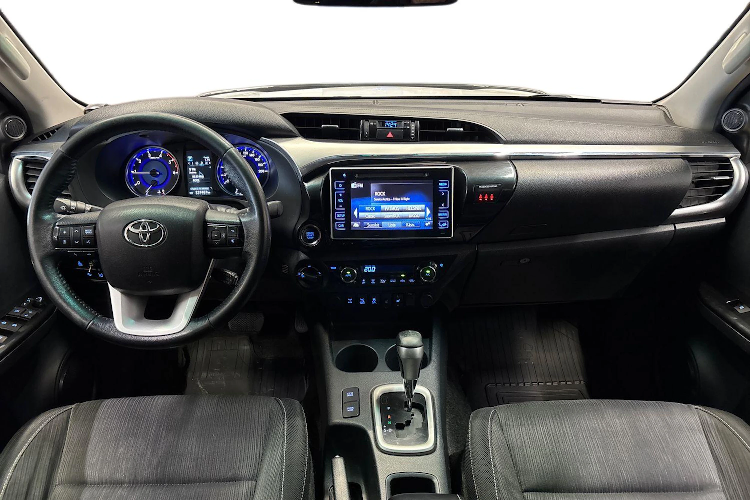 valkoinen Toyota Hilux 2017 kuva 9.