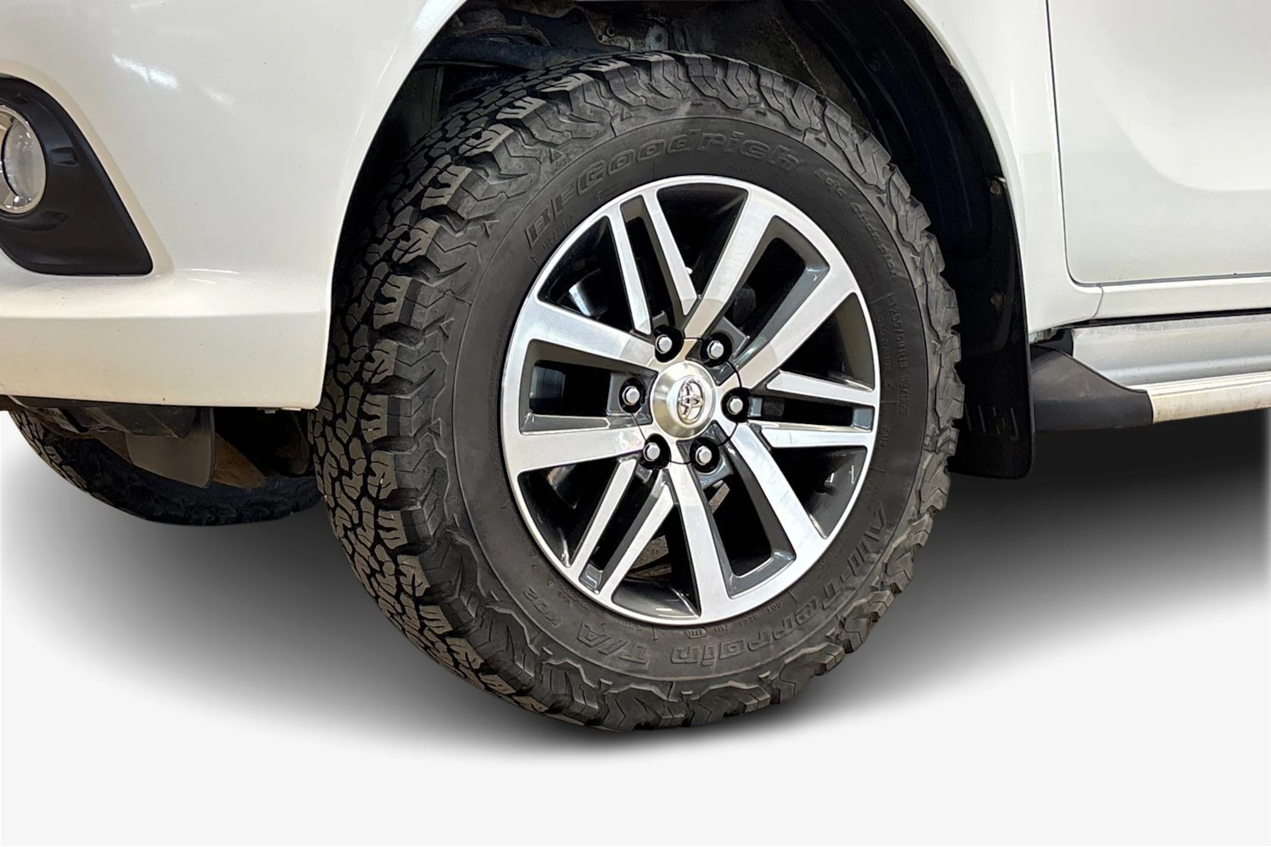valkoinen Toyota Hilux 2017 kuva 12.