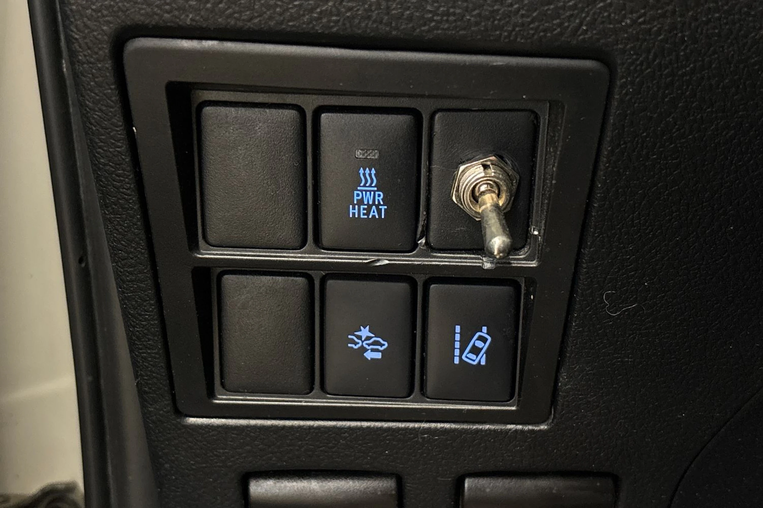 valkoinen Toyota Hilux 2017 kuva 15.