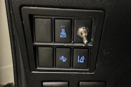 valkoinen Toyota Hilux 2017 kuva 15.