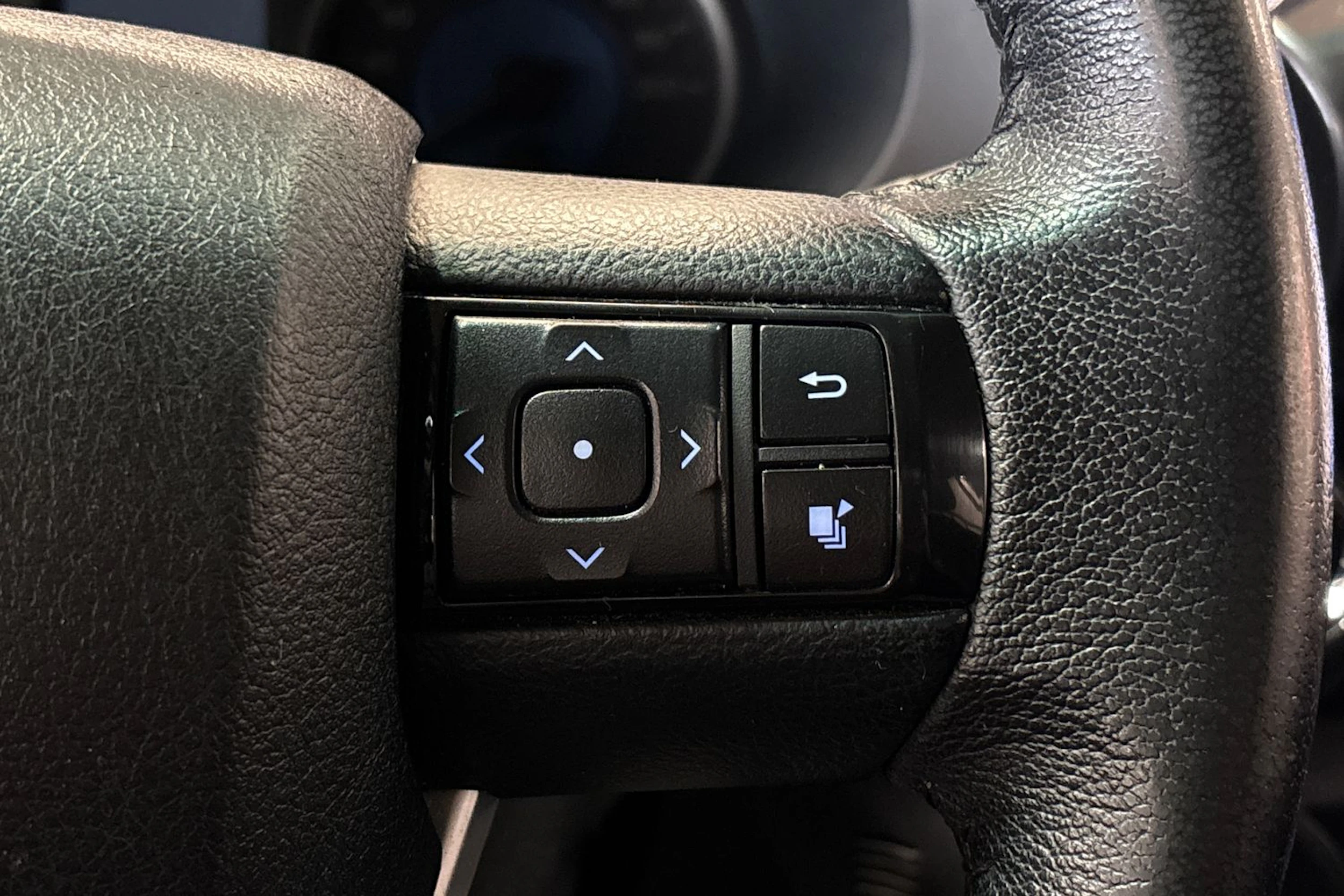 valkoinen Toyota Hilux 2017 kuva 18.