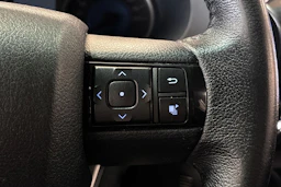 valkoinen Toyota Hilux 2017 kuva 18.