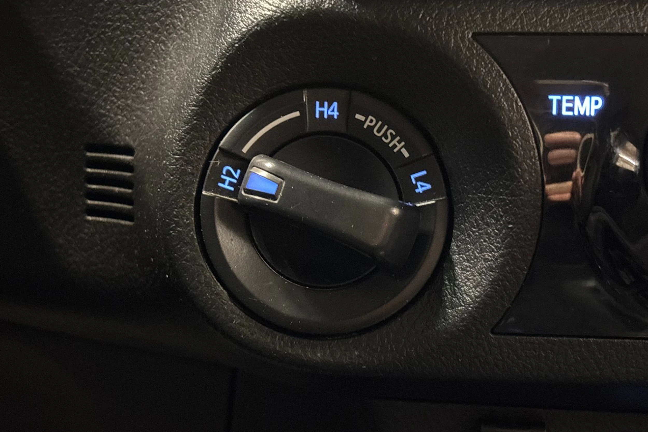valkoinen Toyota Hilux 2017 kuva 25.