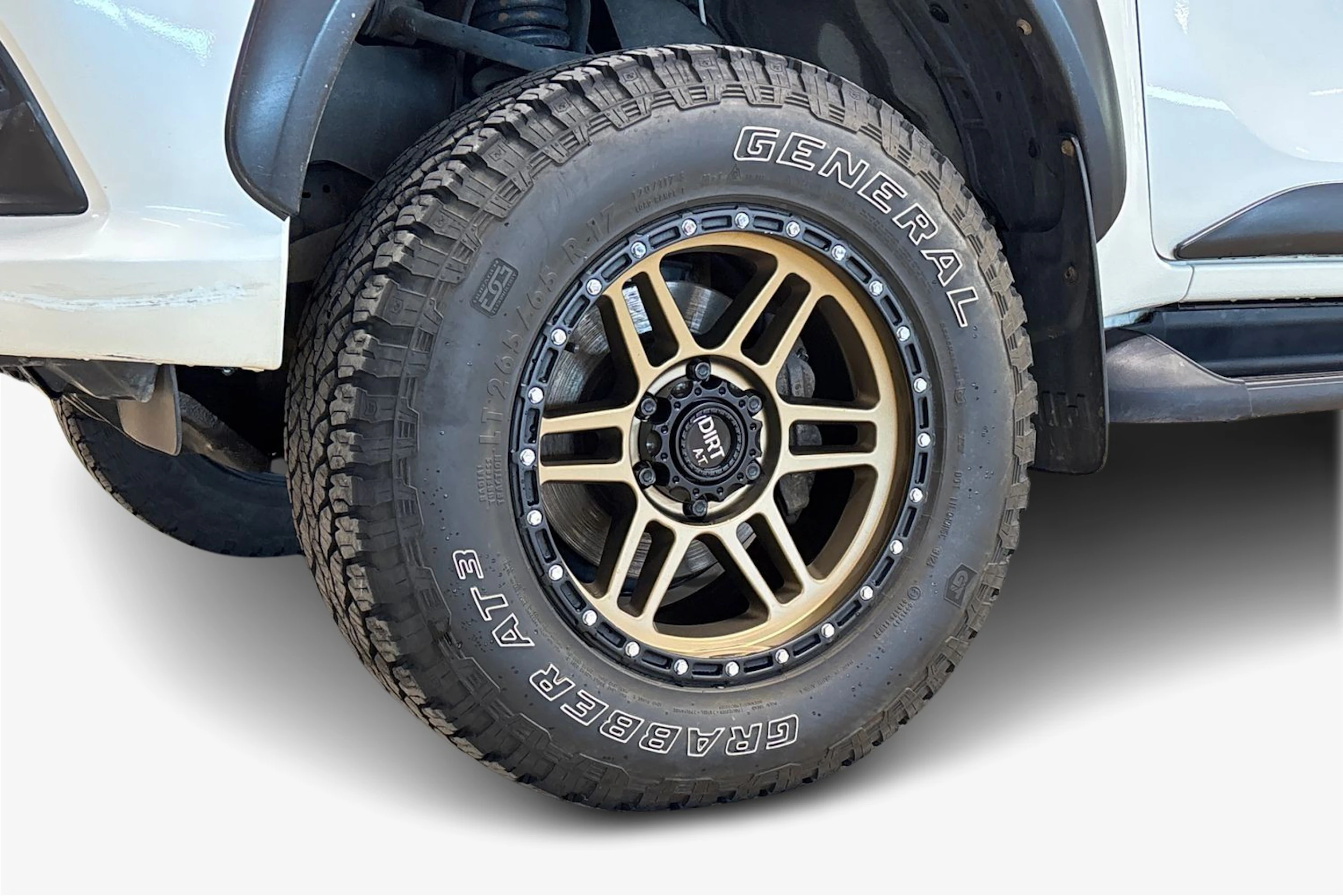 valkoinen Toyota Hilux 2017 kuva 12.