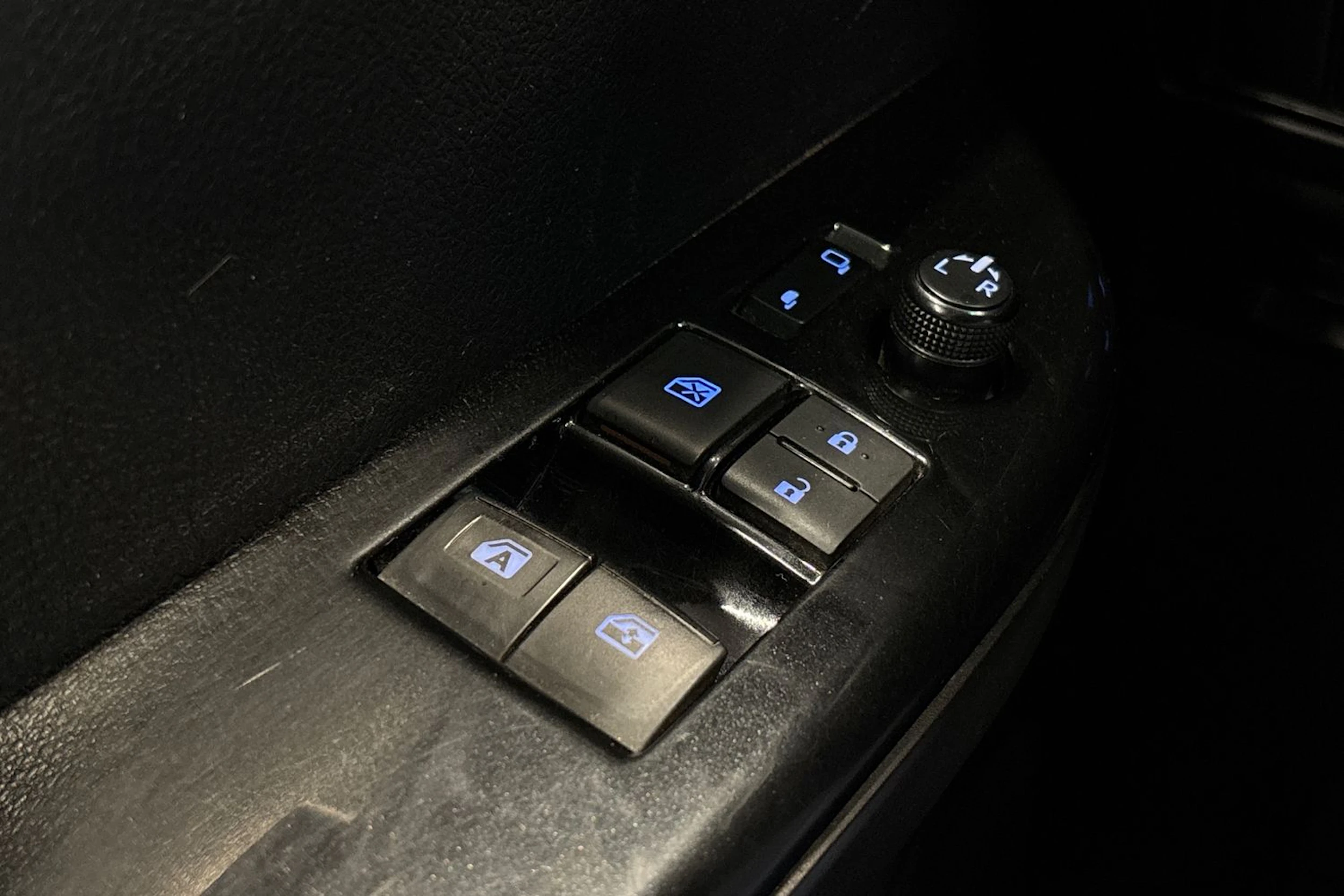 valkoinen Toyota Hilux 2017 kuva 13.