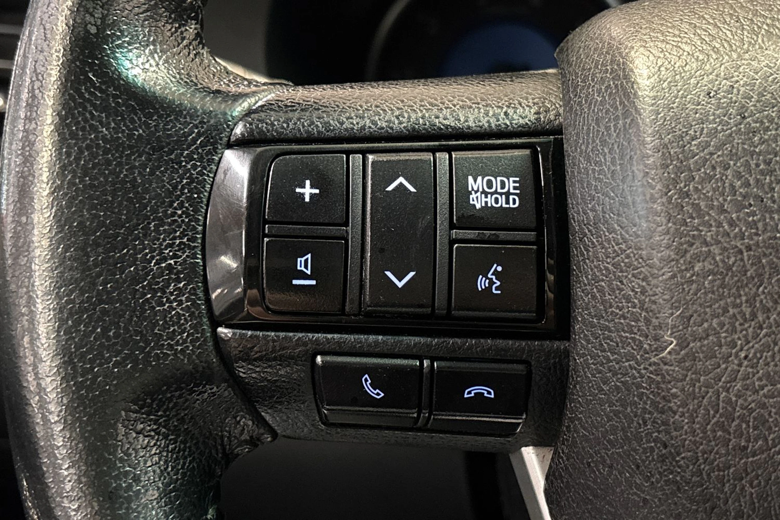 valkoinen Toyota Hilux 2017 kuva 16.