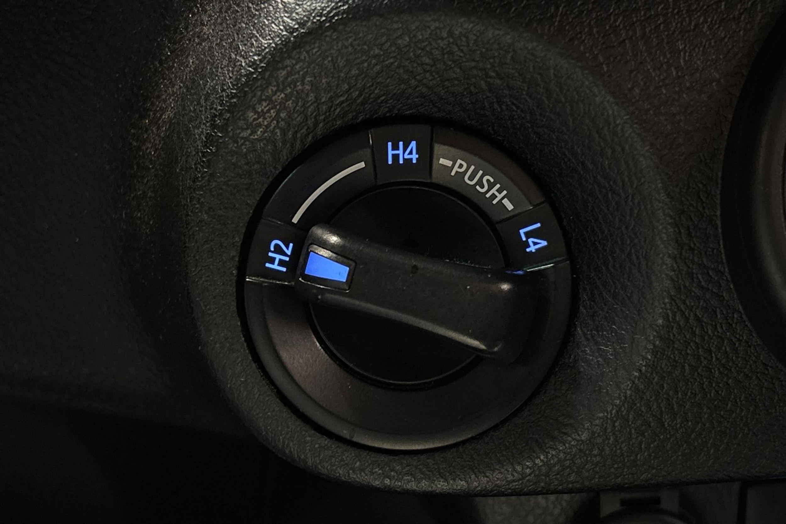 valkoinen Toyota Hilux 2017 kuva 24.