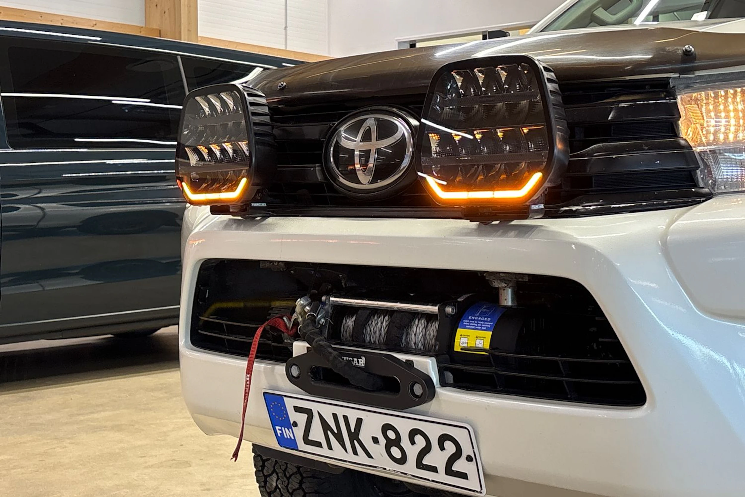 valkoinen Toyota Hilux 2017 kuva 32.