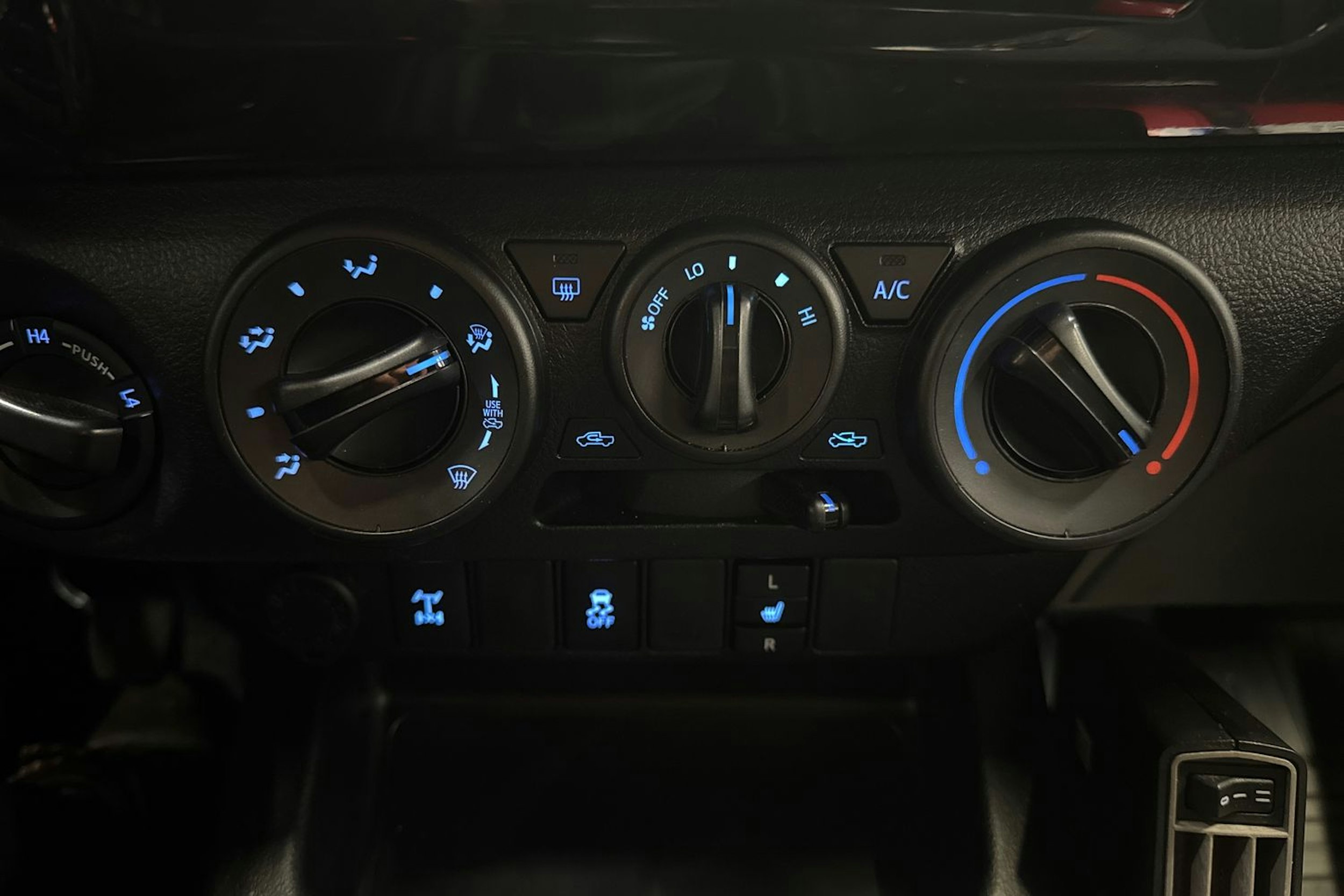 hopea Toyota Hilux 2018 kuva 20.