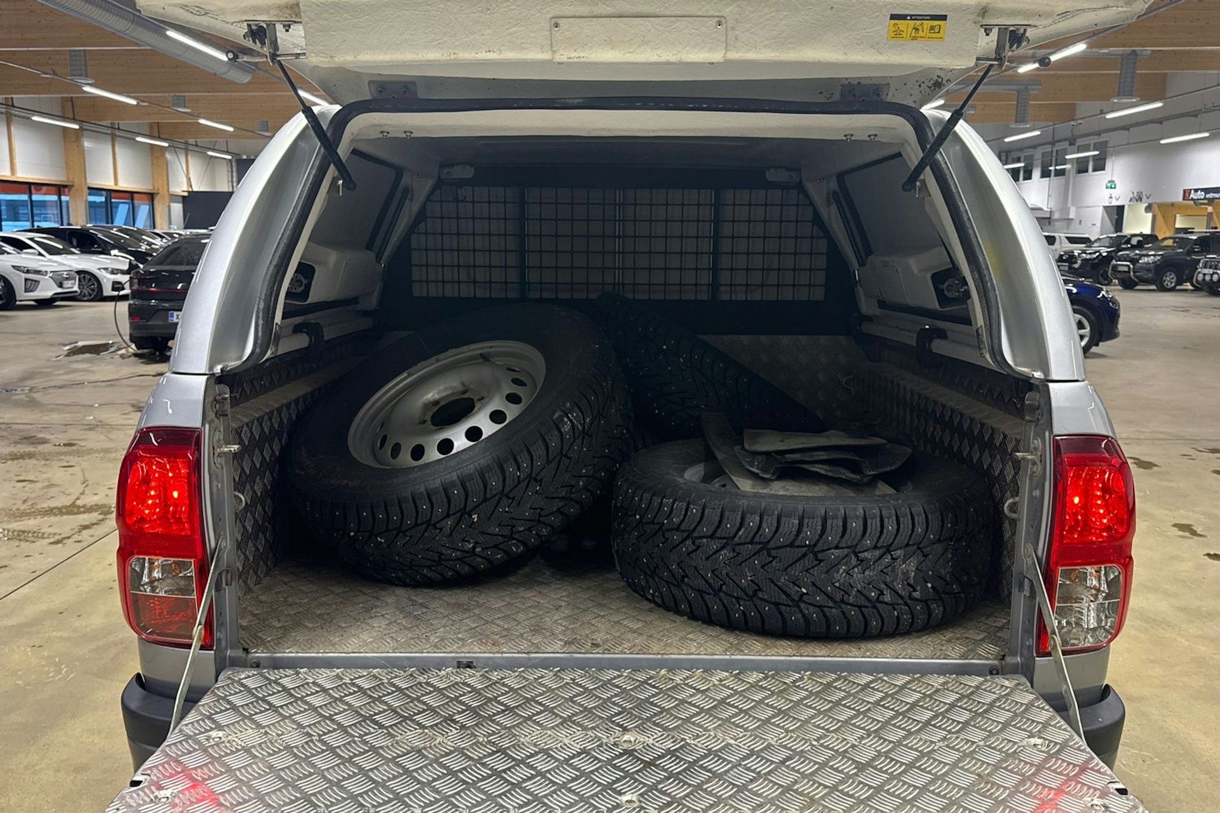 hopea Toyota Hilux 2018 kuva 24.