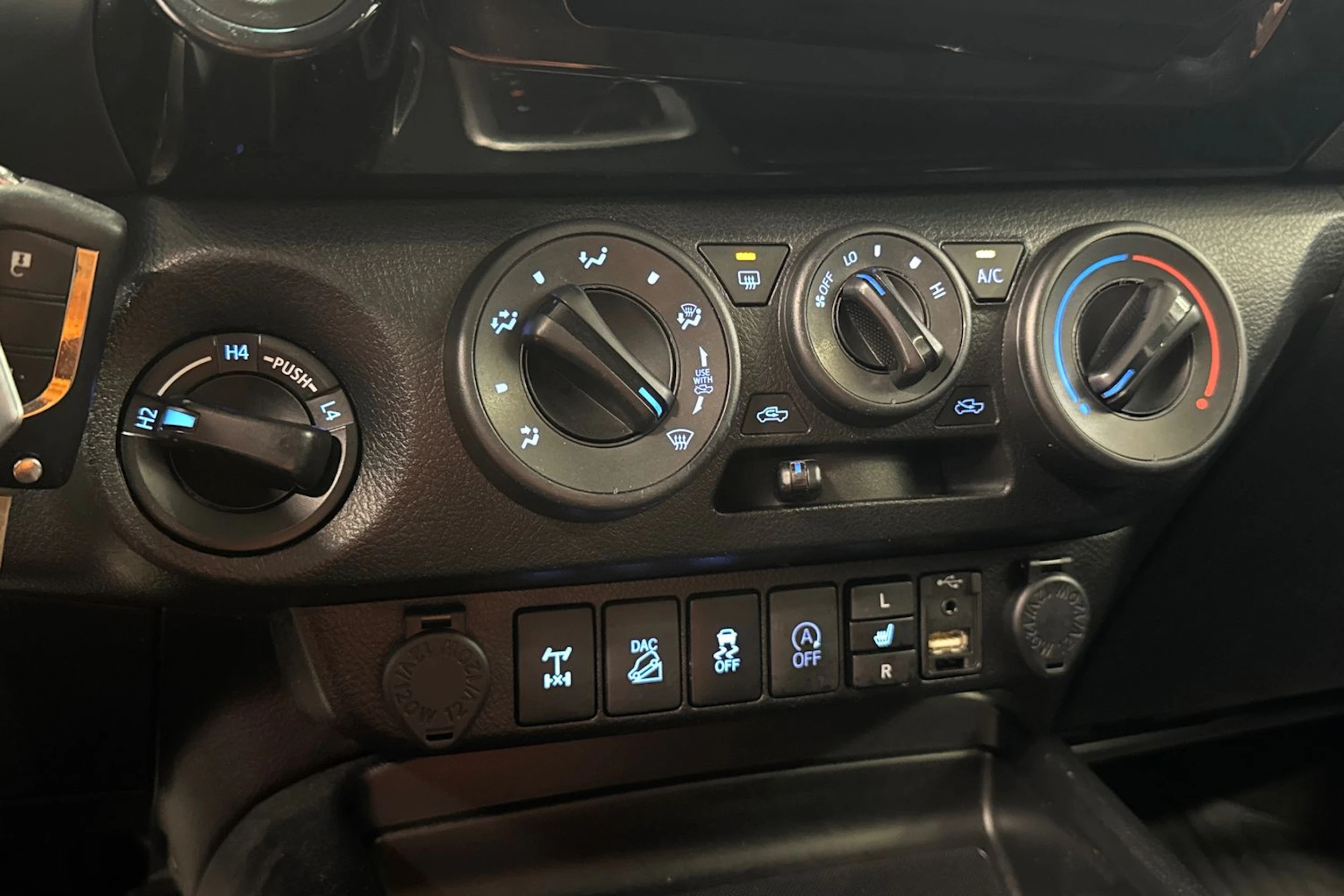 hopea Toyota Hilux 2018 kuva 21.