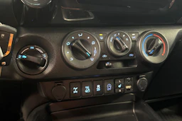 hopea Toyota Hilux 2018 kuva 21.