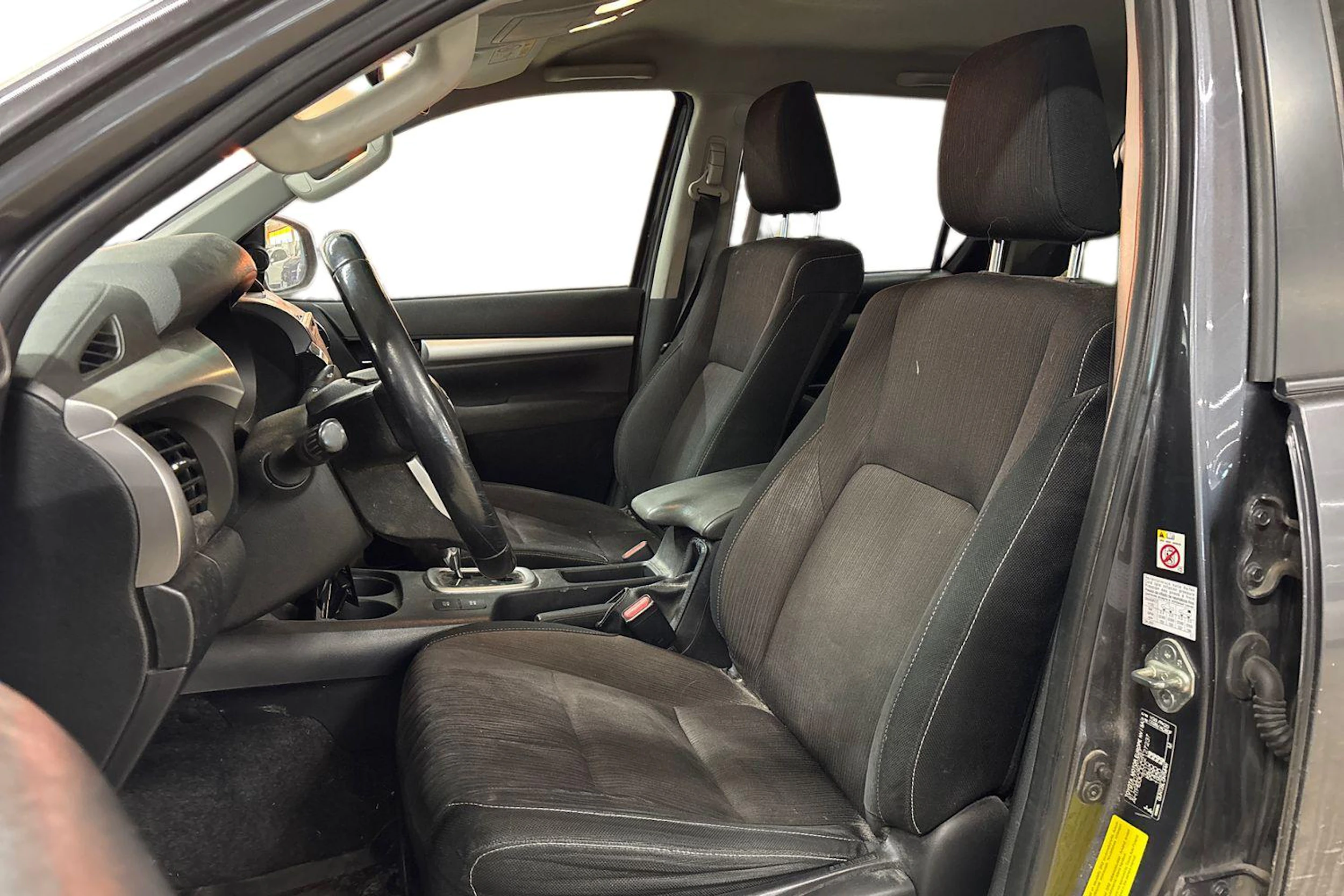 met. harmaa Toyota Hilux 2018 kuva 3.