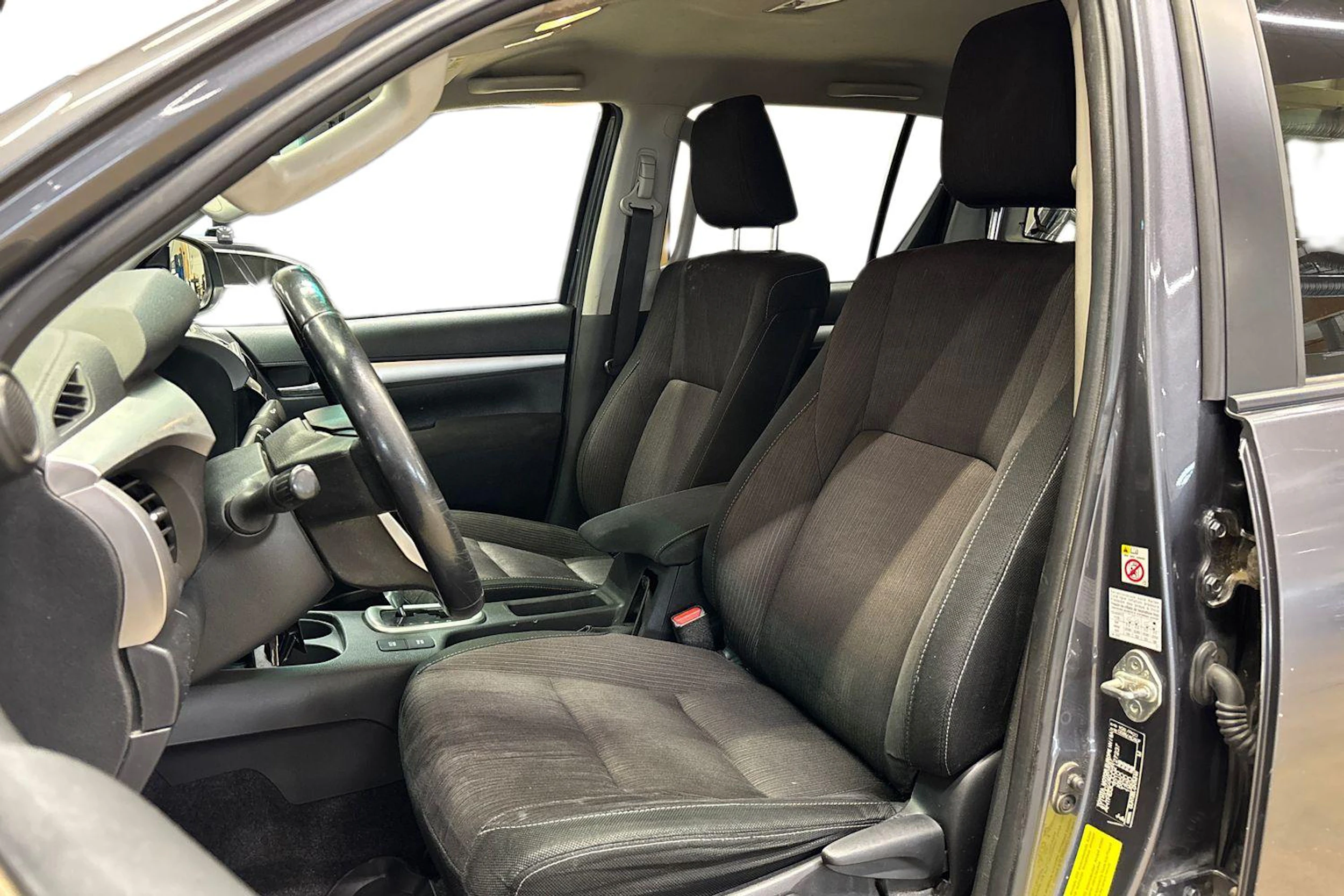 met. harmaa Toyota Hilux 2018 kuva 8.