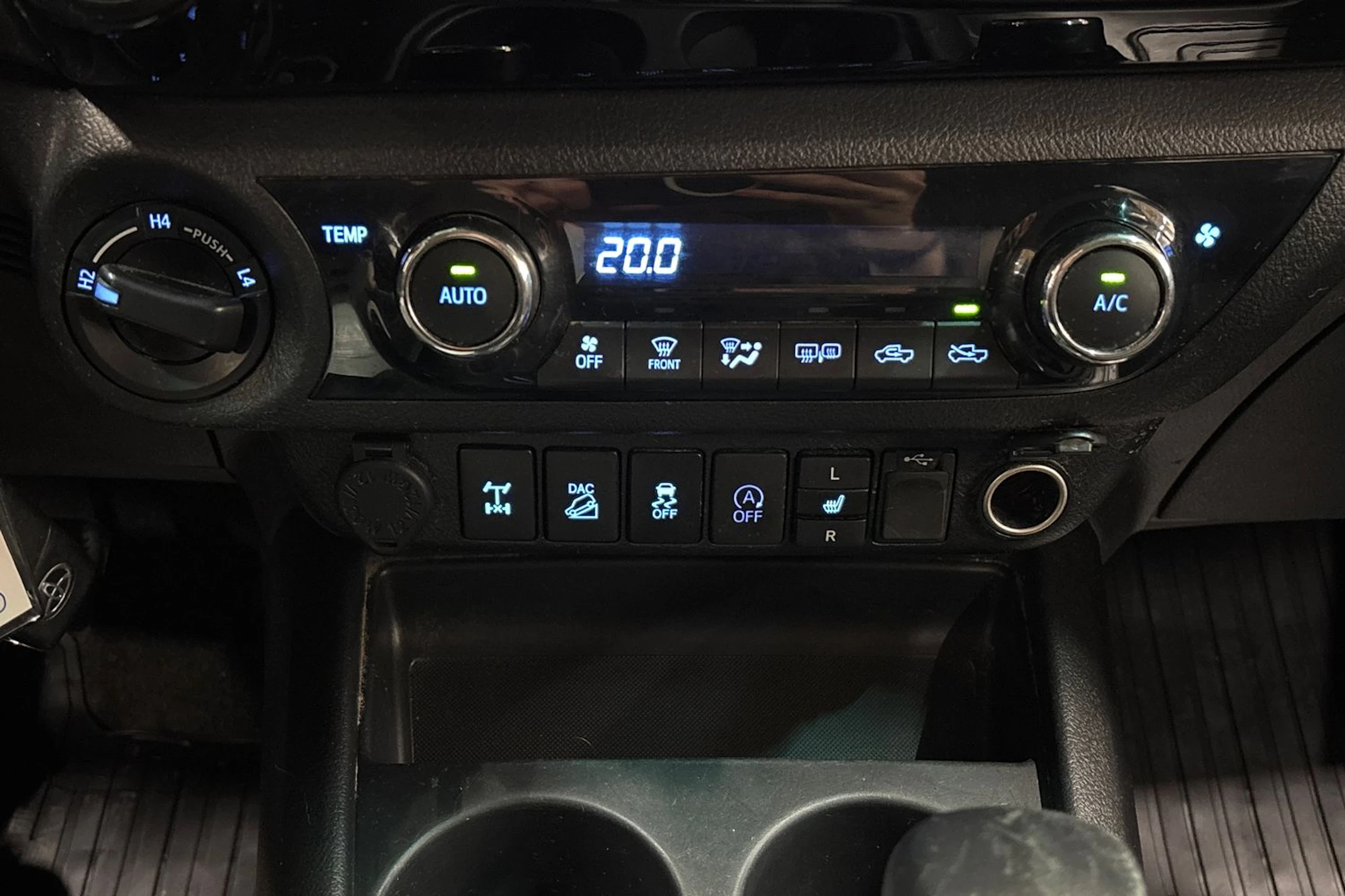 met. harmaa Toyota Hilux 2018 kuva 23.