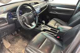 harmaa Toyota Hilux 2018 kuva 3.