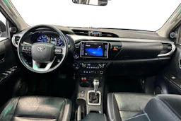 harmaa Toyota Hilux 2018 kuva 11.