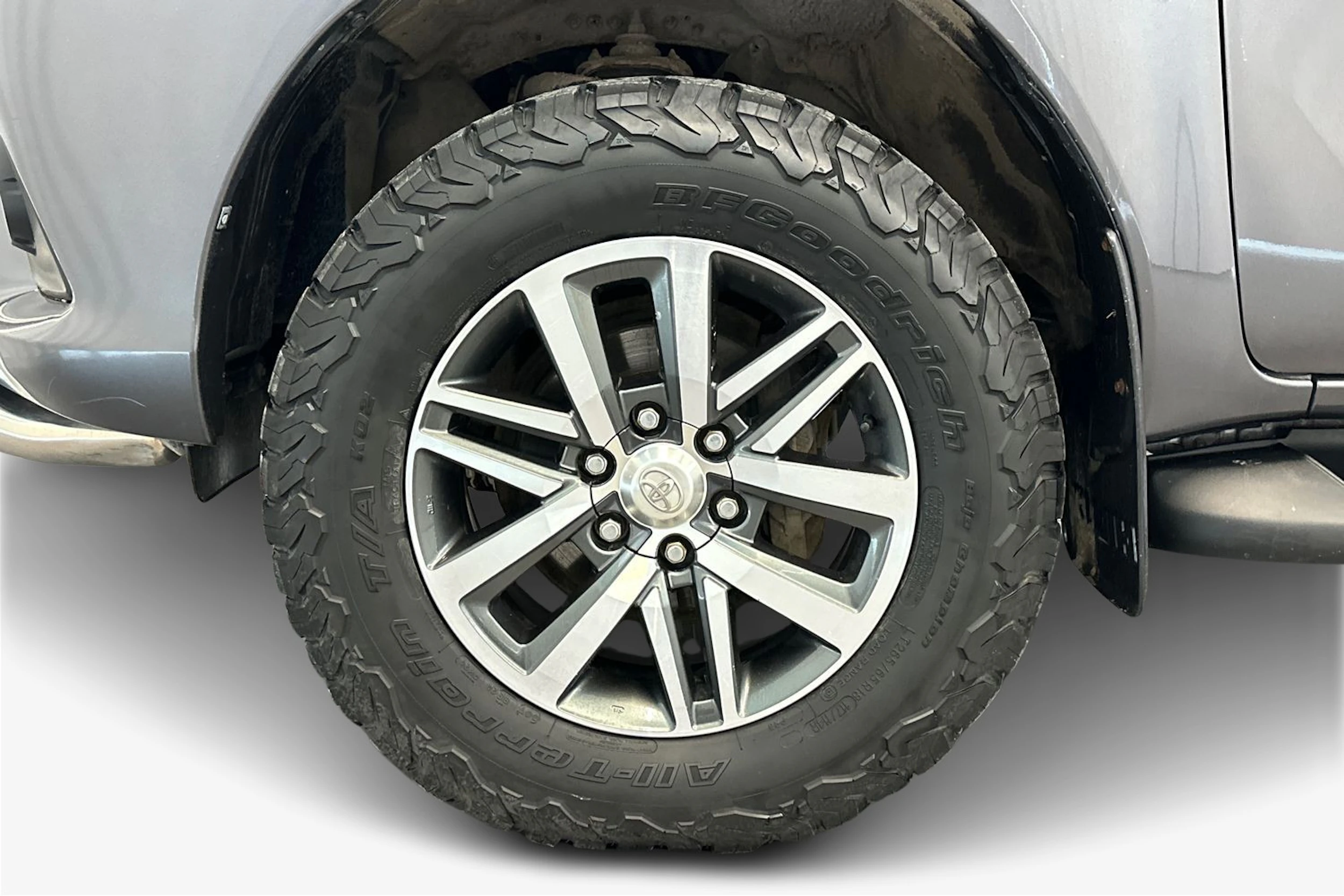 harmaa Toyota Hilux 2018 kuva 12.