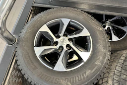 harmaa Toyota Hilux 2018 kuva 16.
